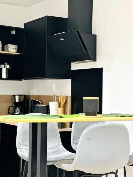 לאון Jungle Appartement Avec Terrasse מראה חיצוני תמונה