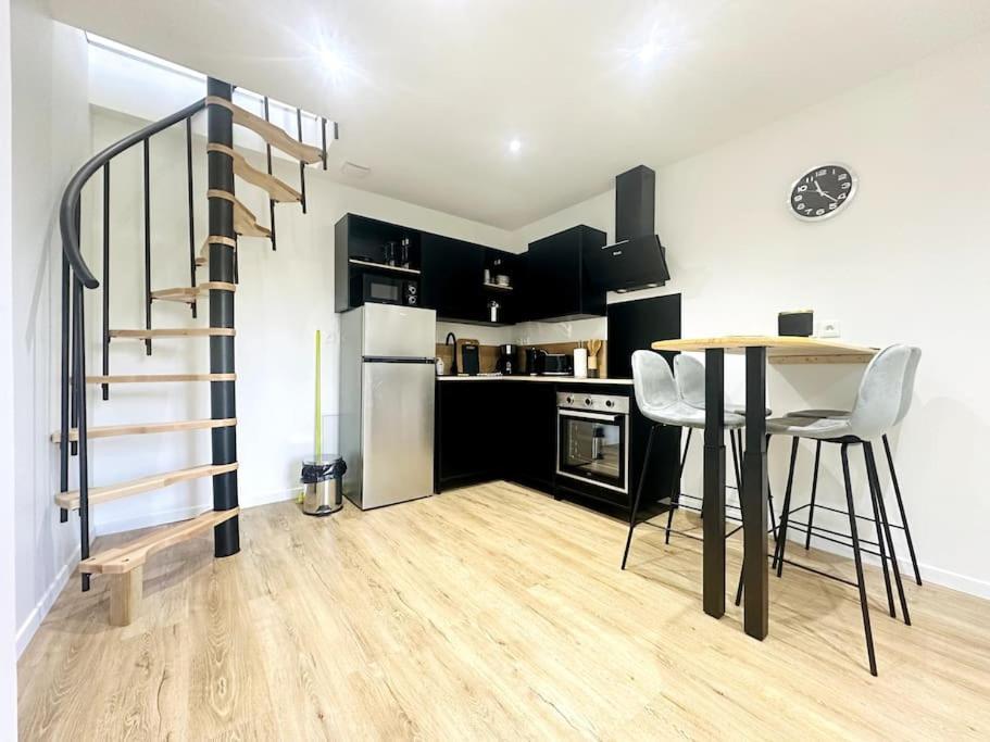 לאון Jungle Appartement Avec Terrasse מראה חיצוני תמונה
